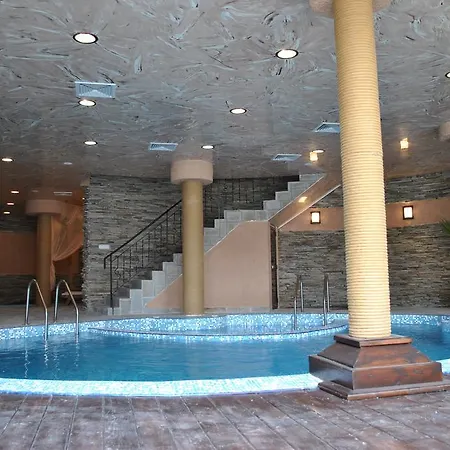 Отель Monicspaclub Wellness In Bayview Villas