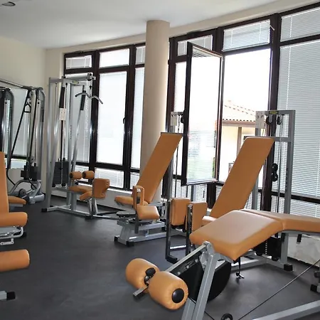 Отель Monicspaclub Wellness In Bayview Villas