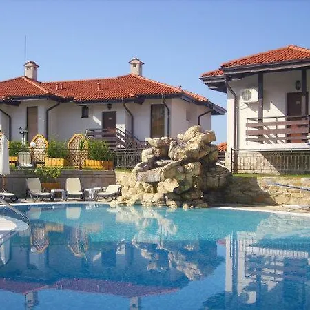 Monicspaclub Wellness In Bayview Villas 3*